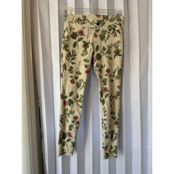 HUE Ultra Soft Denim High Waist Capri Leggings White Floral Size Small - Picture 1 of 16